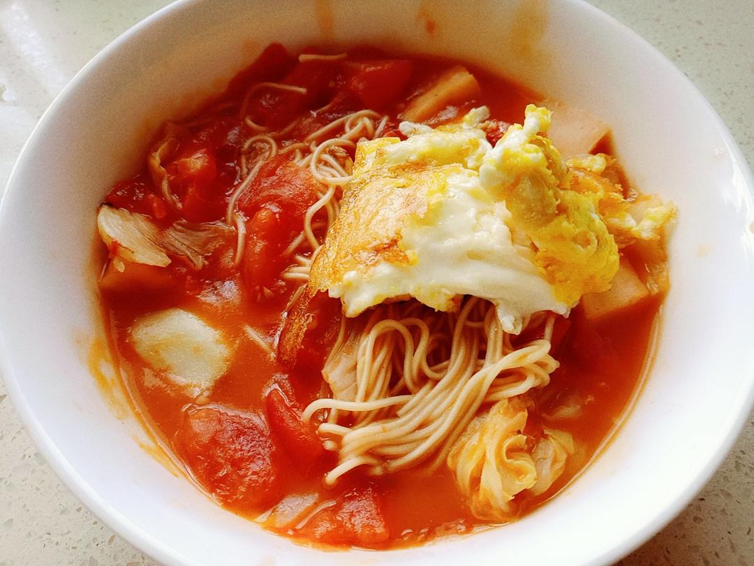 开胃好吃的酸汤空心挂面