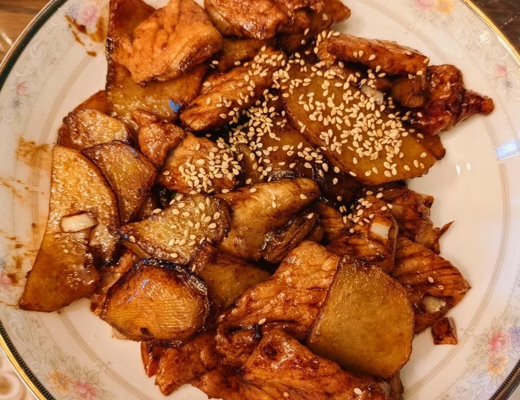 五花肉干煎土豆