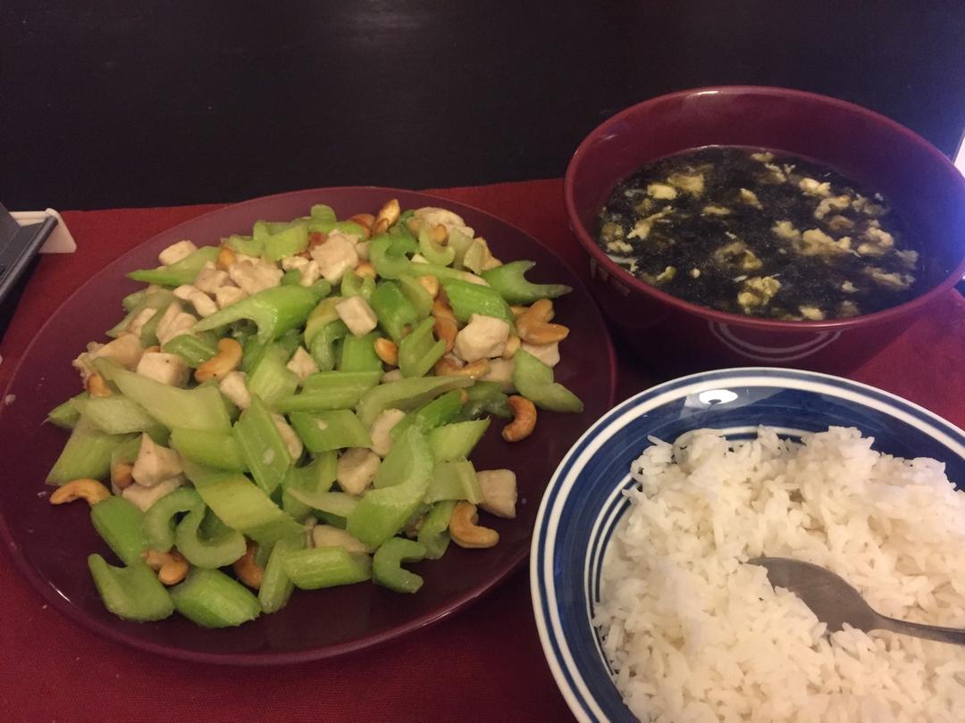 腰果西芹炒鸡丁