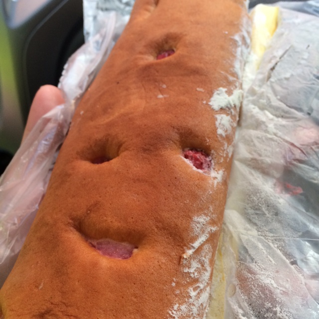 草莓舒芙蕾蛋糕卷