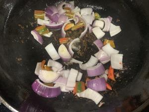 洋葱青椒炒牛肉的做法 步骤3