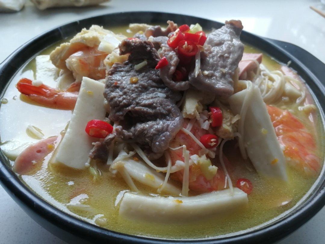 酸汤杂烩肥牛