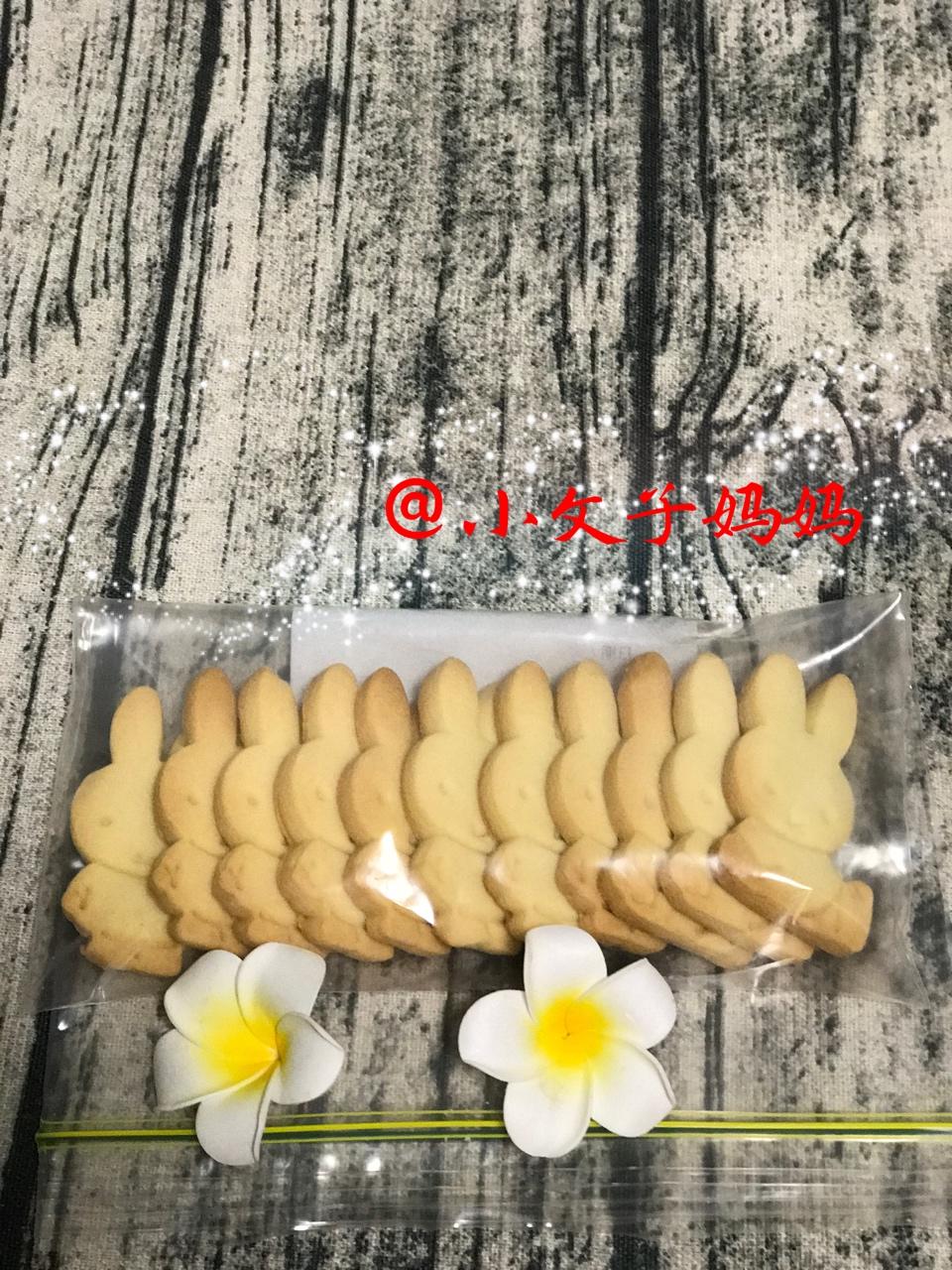 你和貌美平整的饼干只差了一块烤盘的距离（可做翻糖糖霜饼干底）