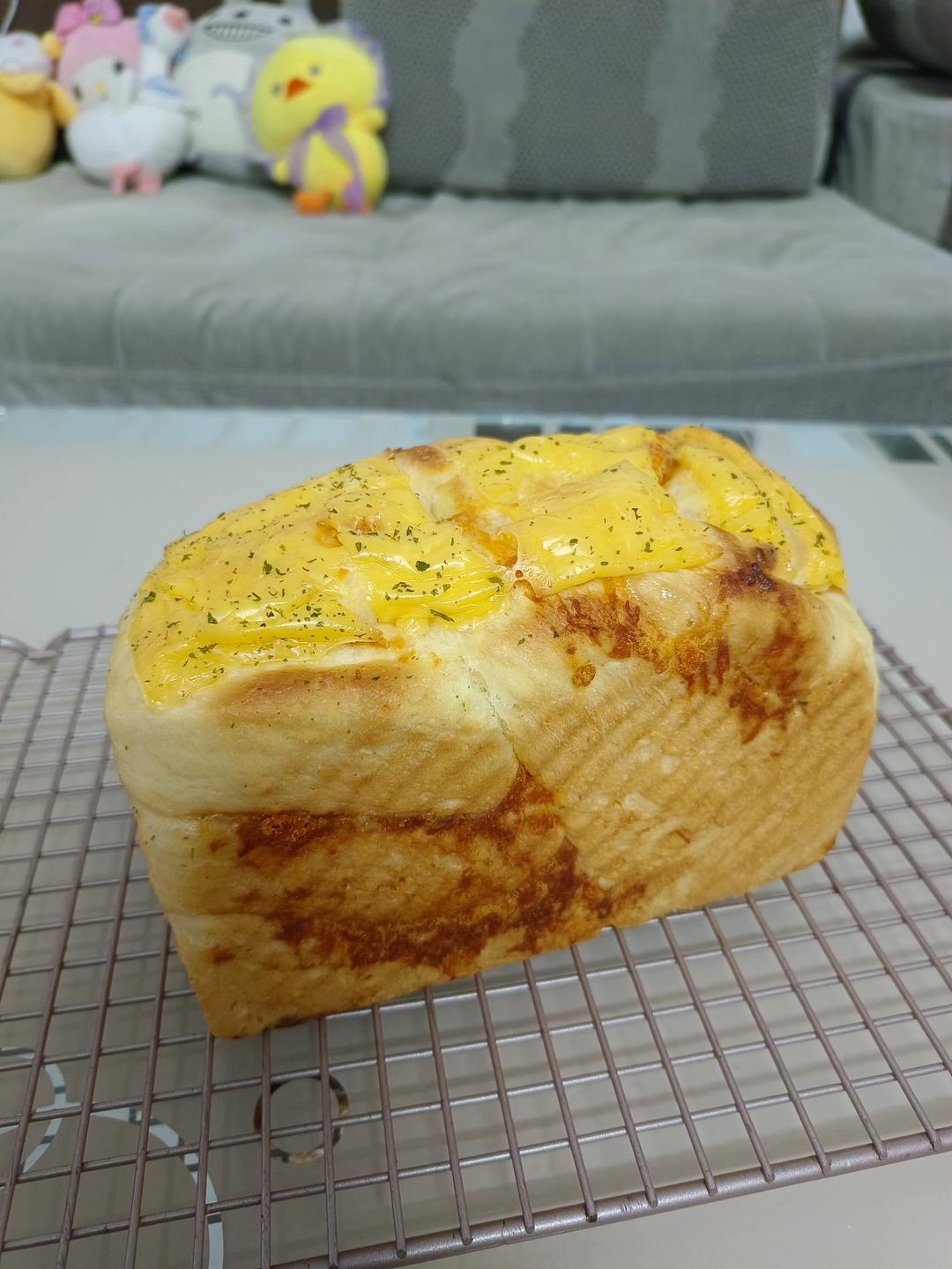 咸蛋黄芝士肉松吐司