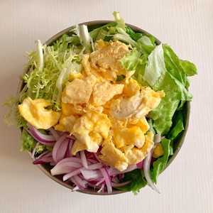 ?一辈子吃不胖的减脂餐‼️鸡蛋拌生菜～～的做法 步骤2