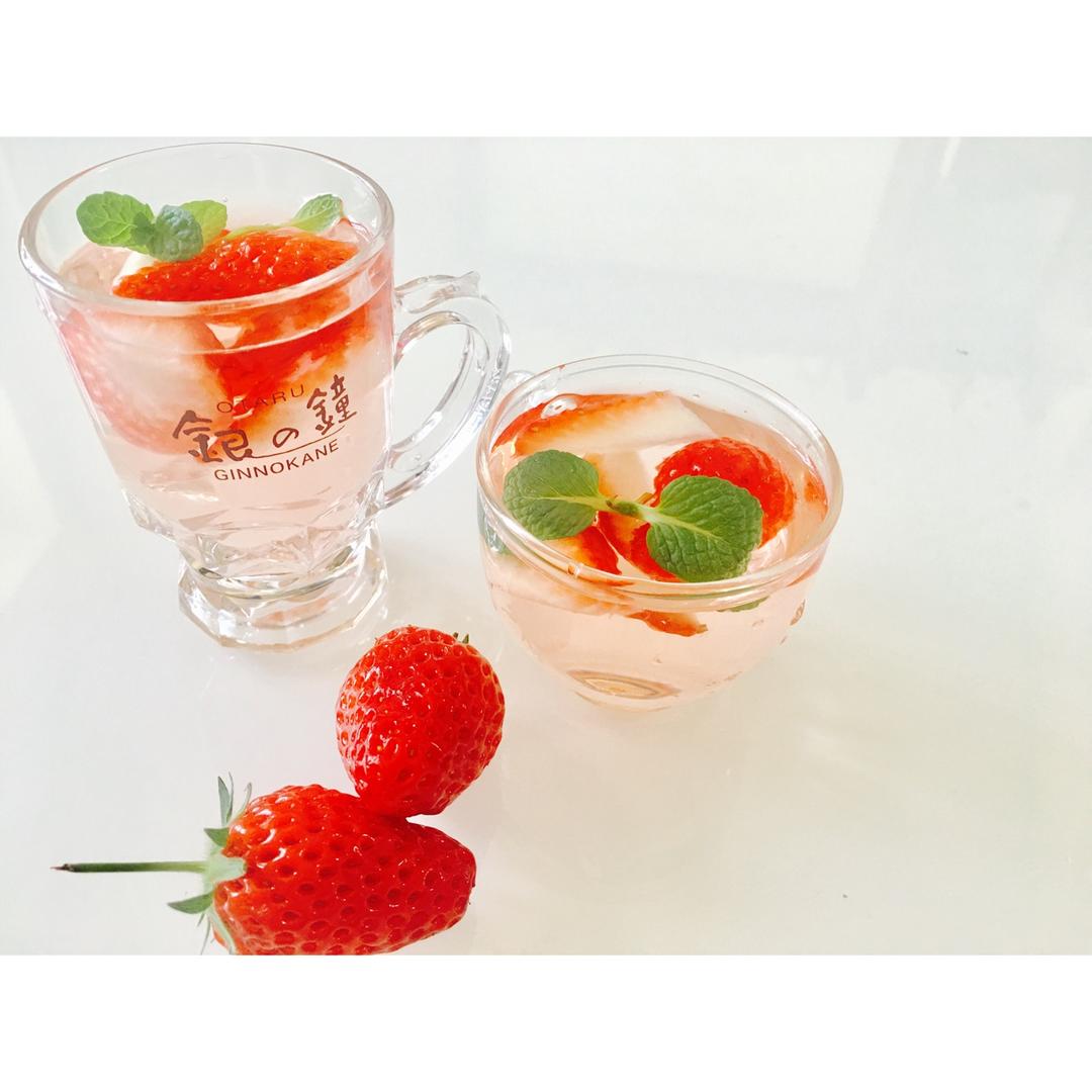 年华似水-an做的草莓薄荷蜂蜜饮-静的食光