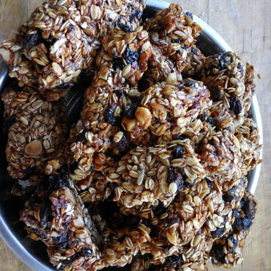 香脆消魂经典款－格兰诺拉蜂蜜核果燕麦饼完美公式 Honey Nuts Granola Bars
