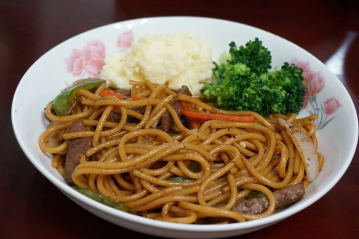 黑椒牛柳炒意面