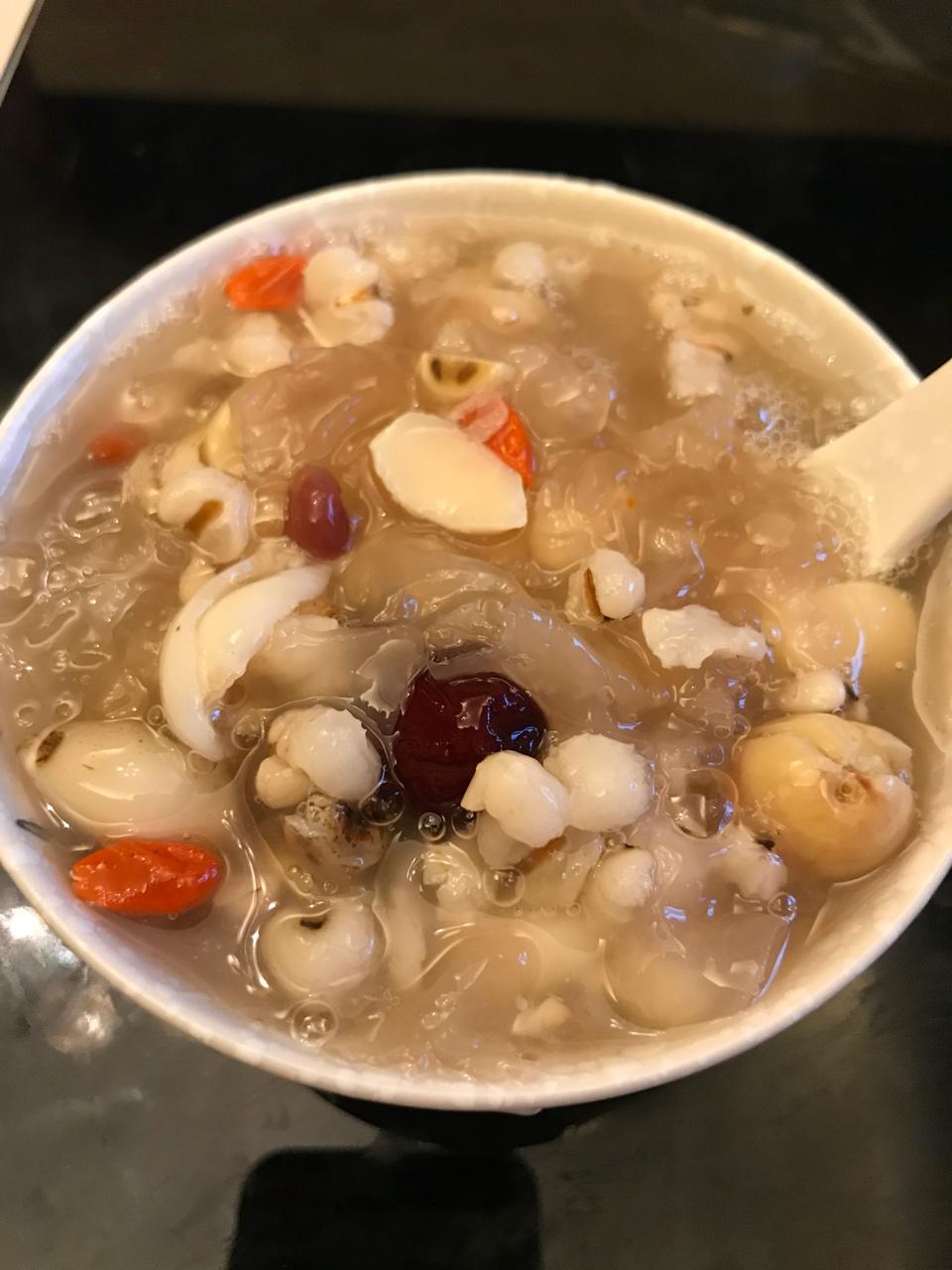 薏仁莲子银耳羹