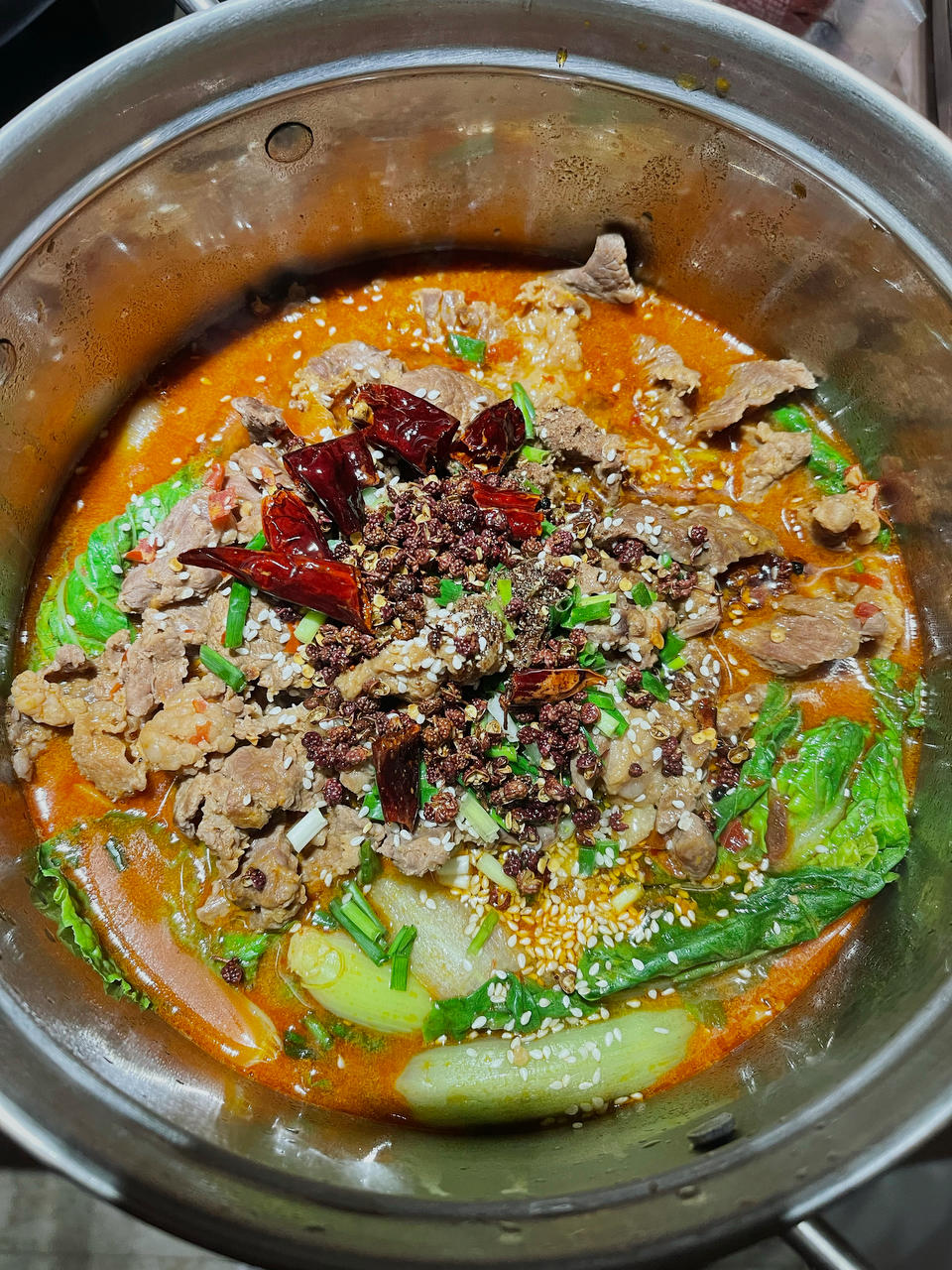 厨师长教你：“豆花水煮牛肉”做法，牛肉麻辣鲜香，豆花嫩滑入味