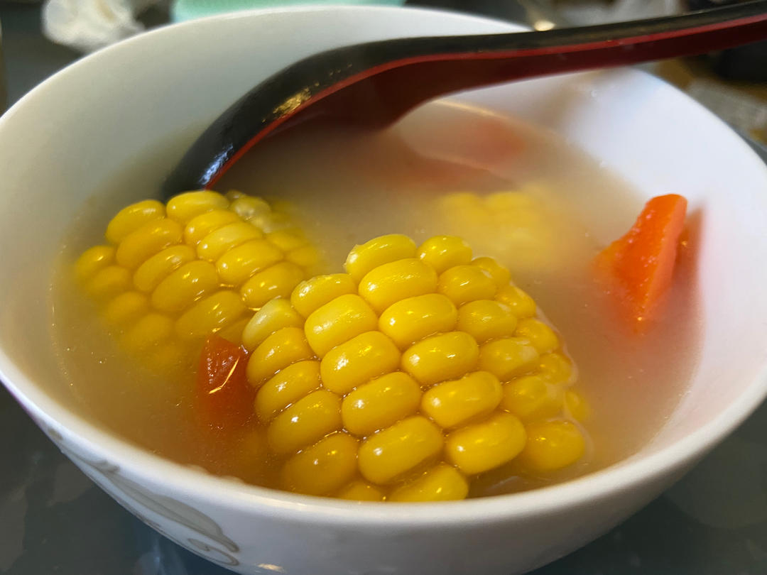 胡萝卜玉米排骨汤