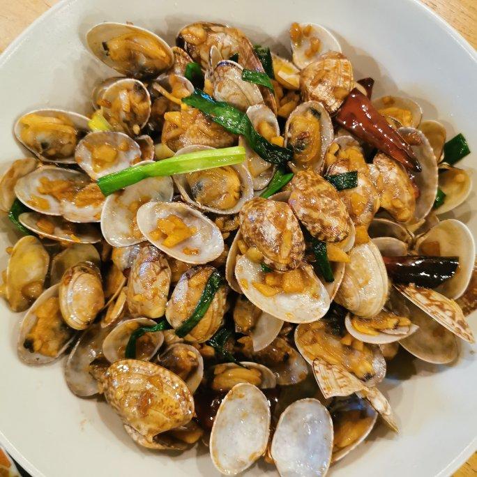 葱炒花蛤