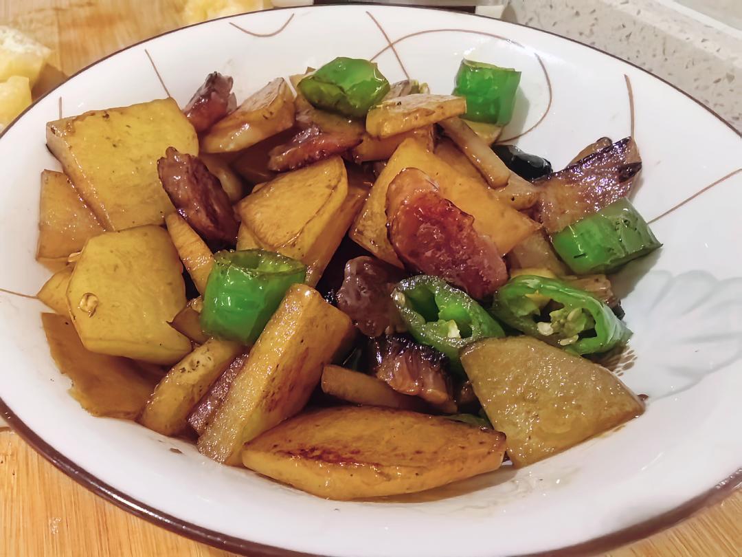 青椒腊肠炒土豆片