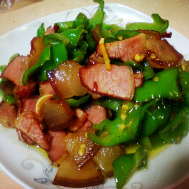 海绵宝宝家做的青椒炒腊肉