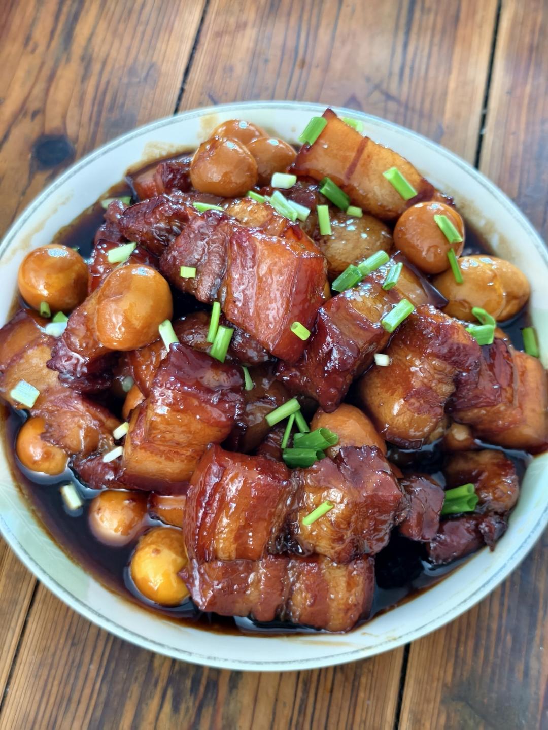 红烧肉炖鹌鹑蛋