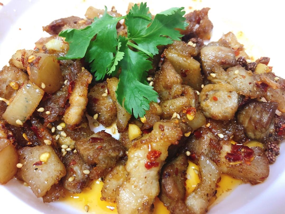 “椒盐五花肉” 一口炒锅就能吃到烧烤