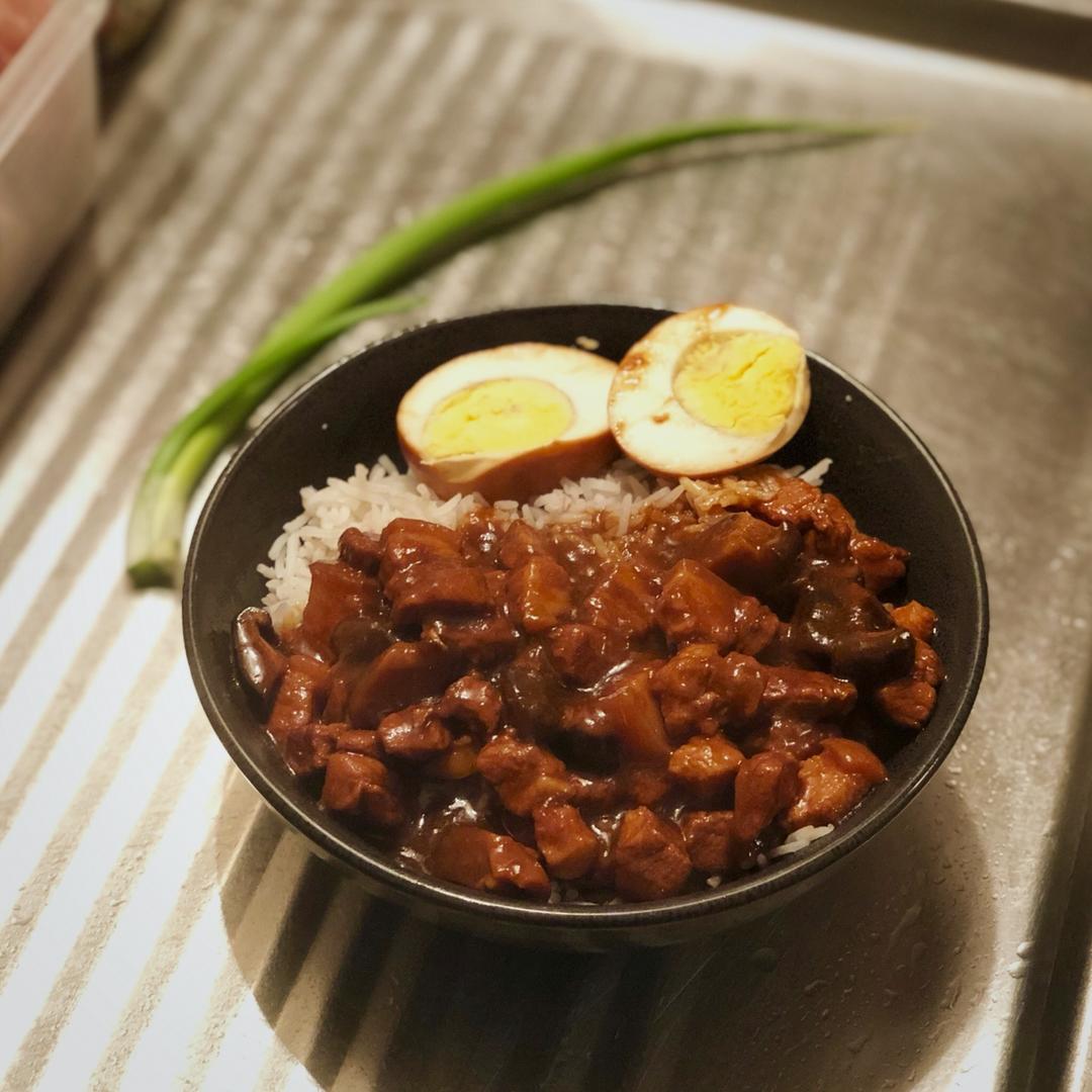 洋葱酥卤肉饭