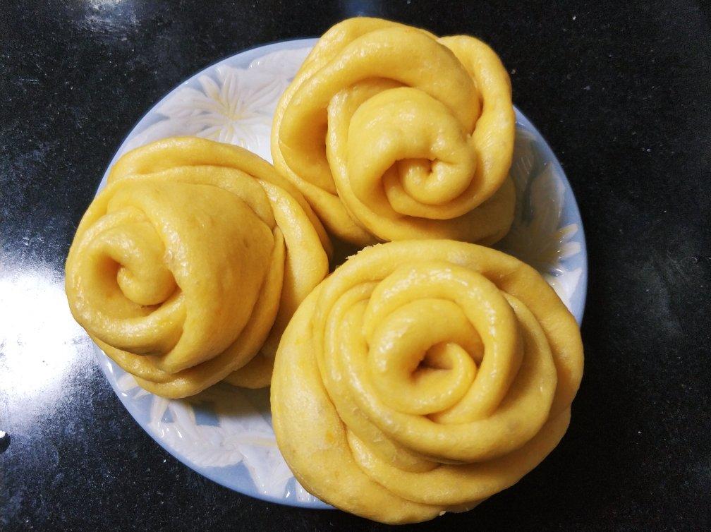 可以给宝宝当辅食的单纯版南瓜馒头，含玫瑰花、刺猬、南瓜造型馒头做法