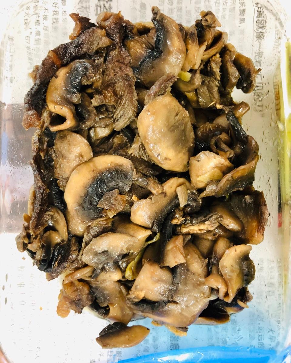 牛肉粒炒蘑菇
