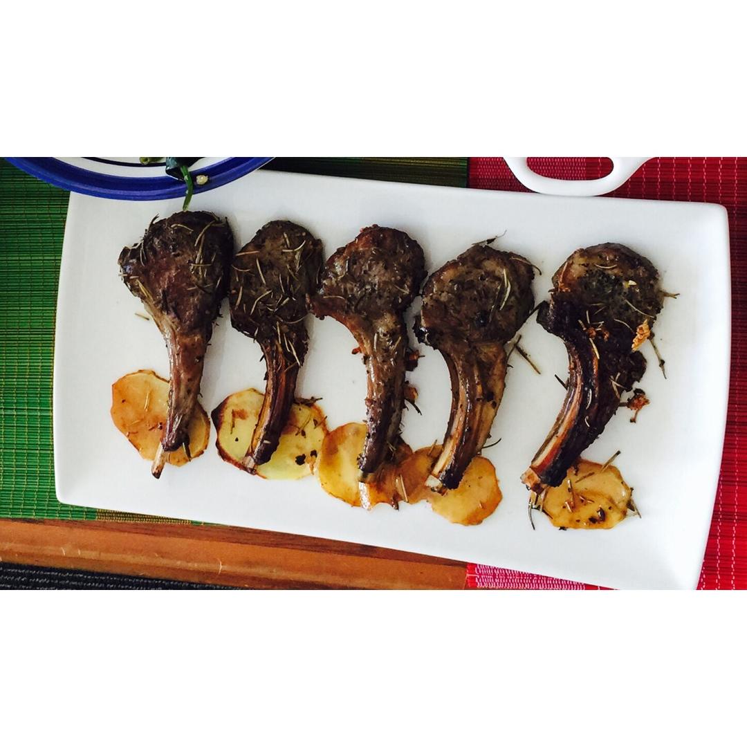 迷迭香烤小羊排