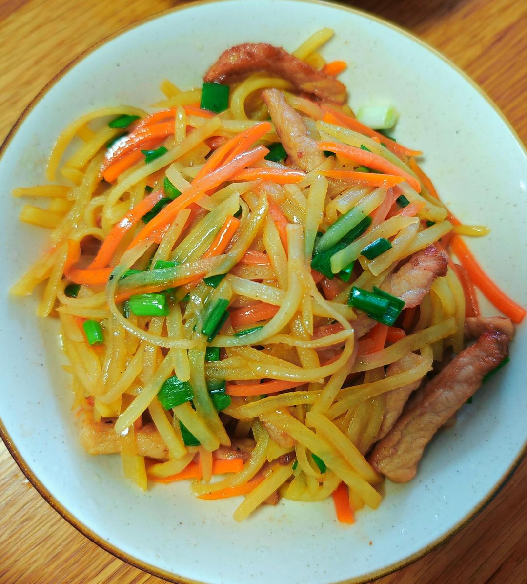 胡萝卜土豆炒肉