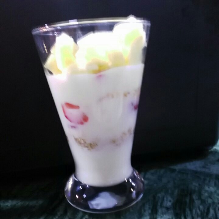 水果燕麦酸奶杯