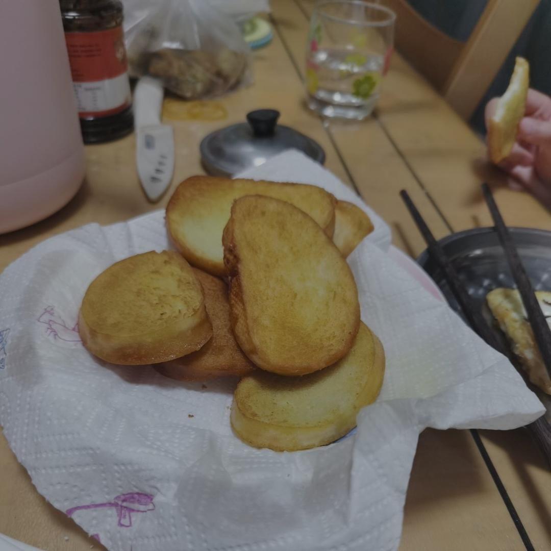 金黄酥脆利口的炸馒头片