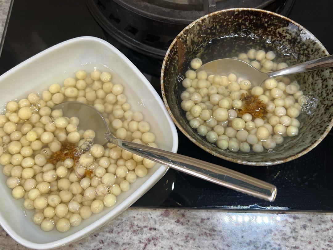 秋天来一碗热乎乎的鸡头米呀🥣～