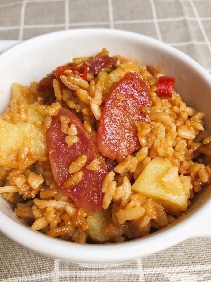 最简单香肠土豆焖米饭图片