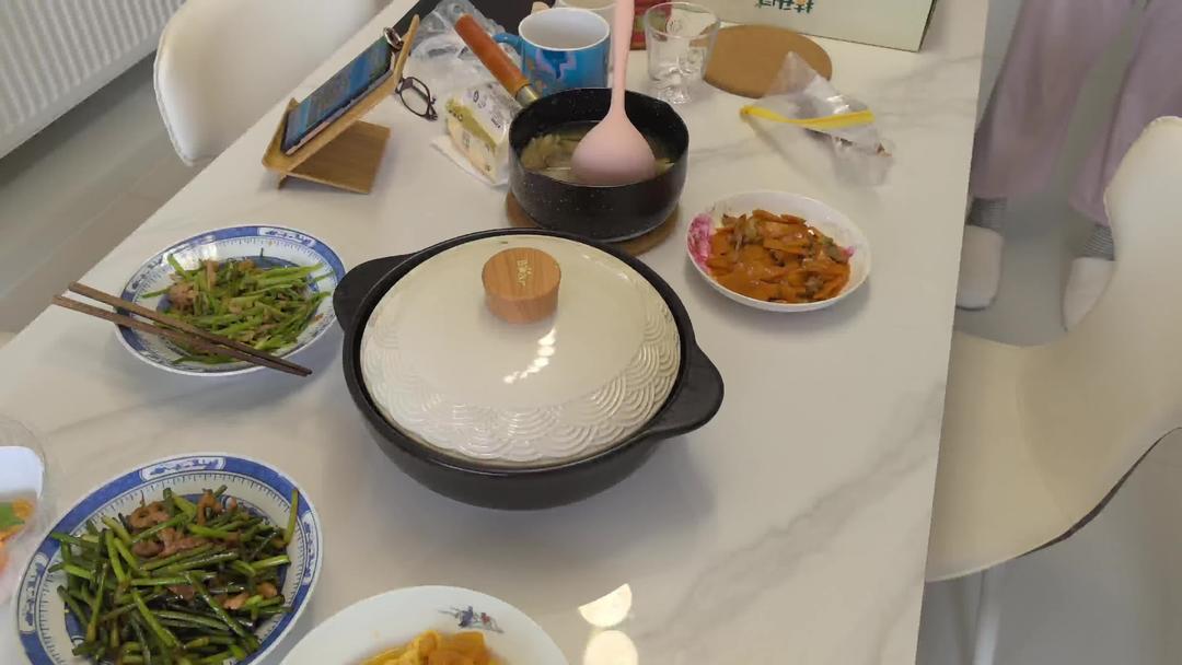 啫啫鸡煲，干香、滑嫩，热辣辣