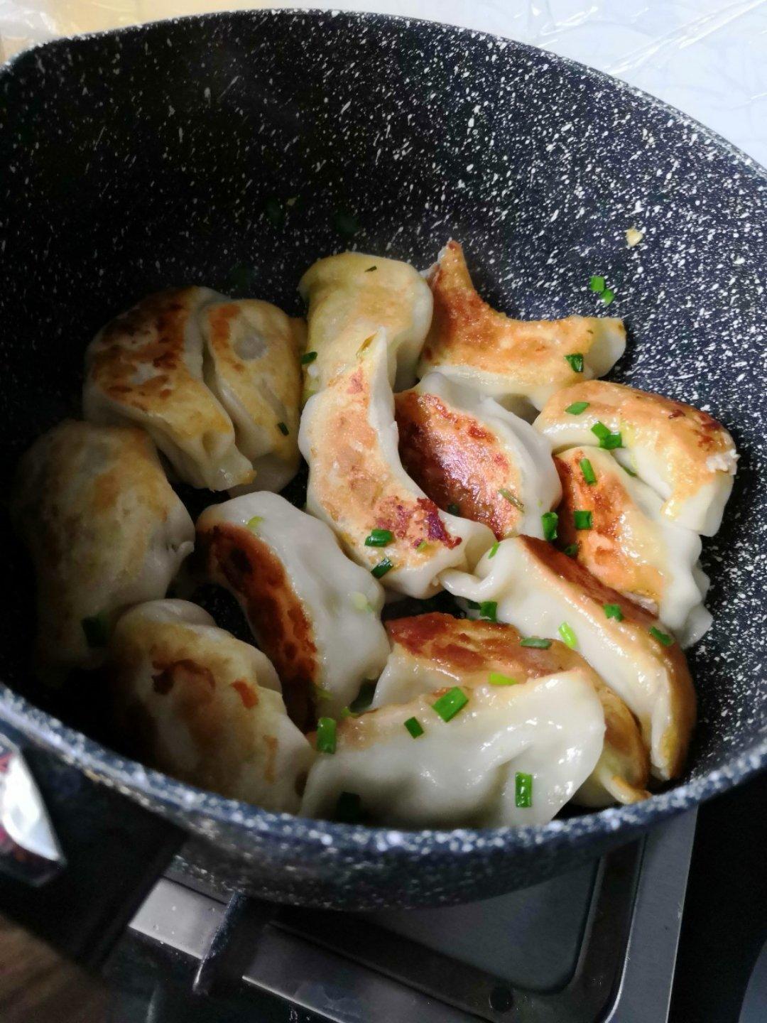 韭菜猪肉饺子(最简单最好吃又最多汁的饺子)