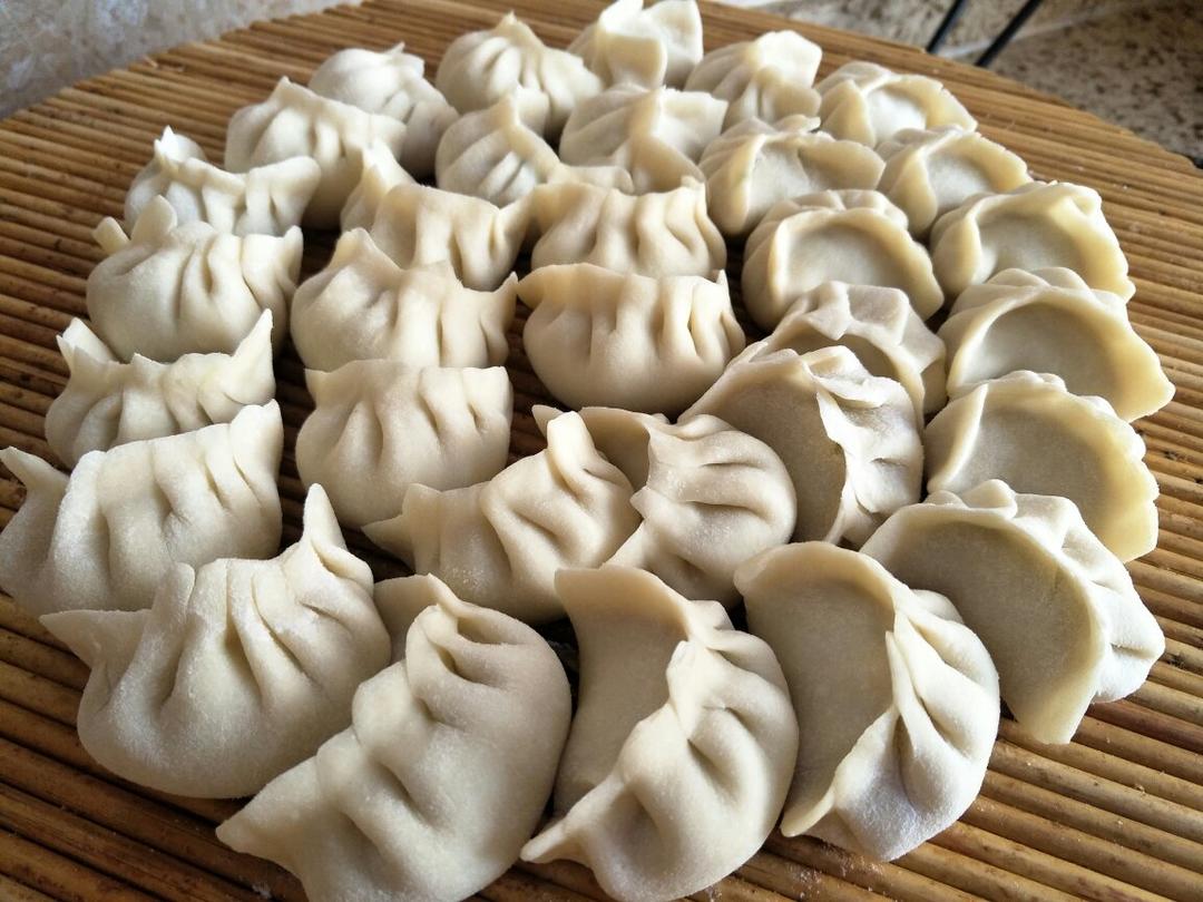 芹菜胡萝卜猪肉水饺