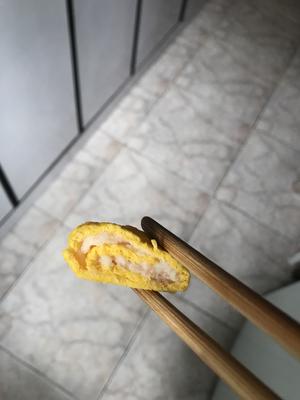 鸡蛋鲜虾卷的做法 步骤6