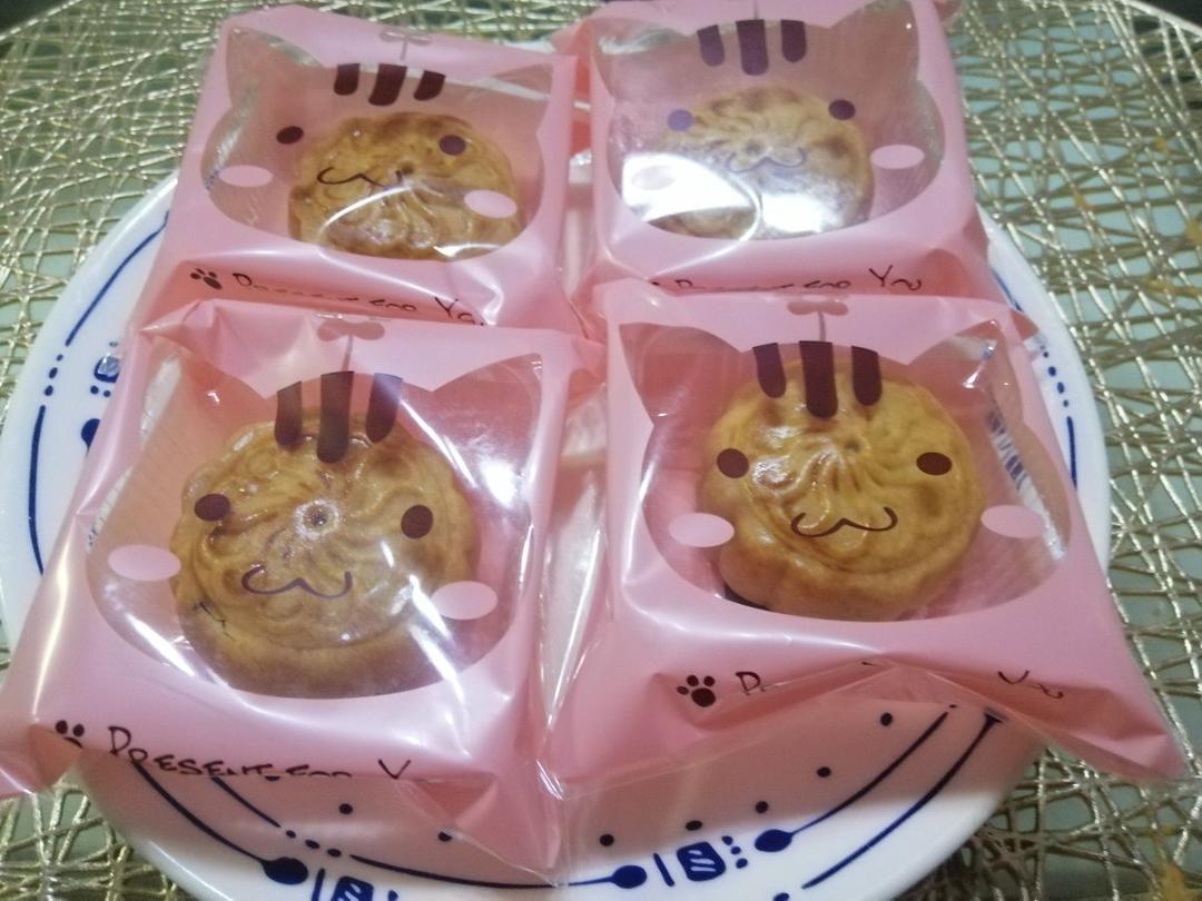 广式月饼—蛋黄莲蓉月饼