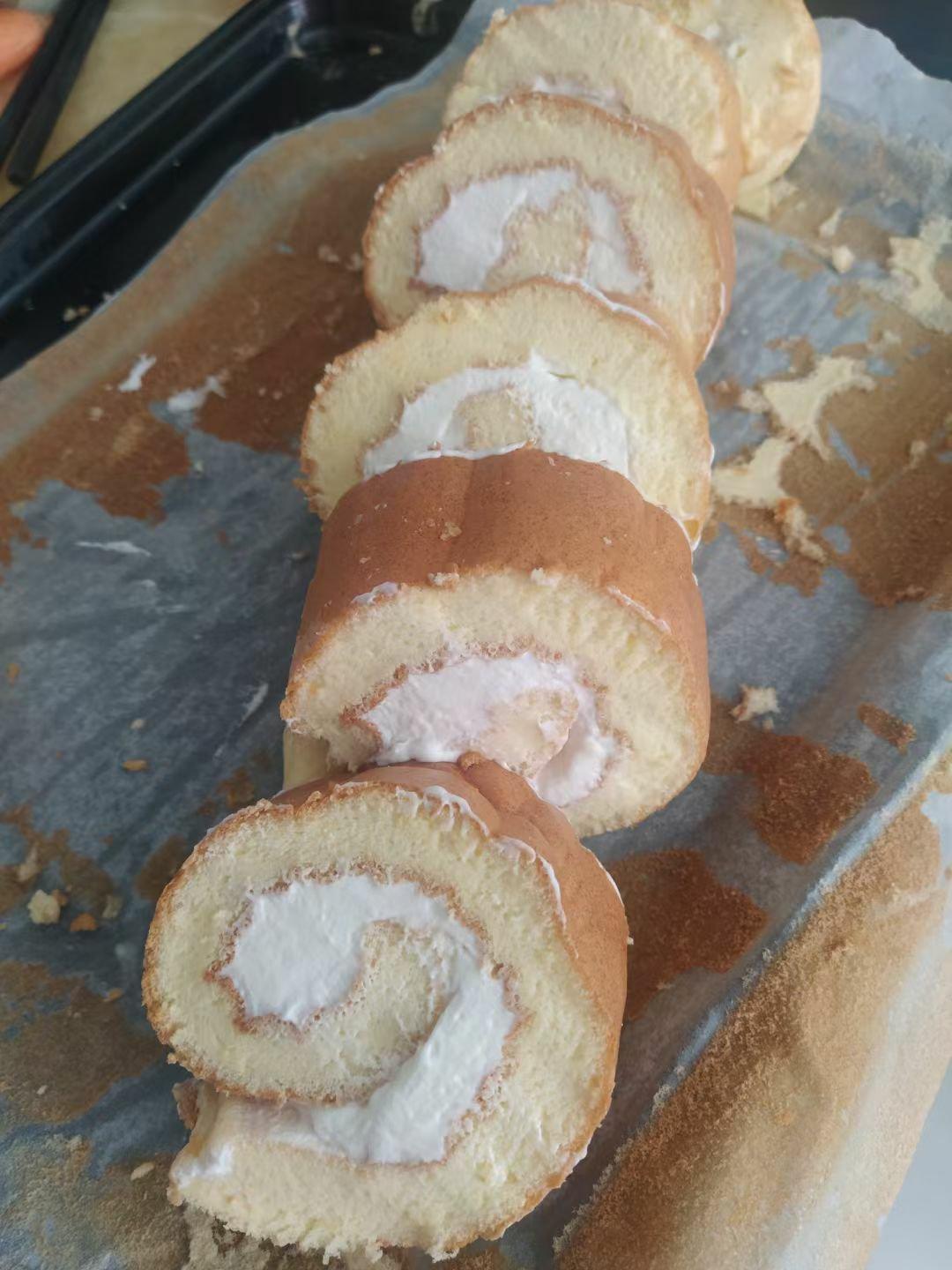 奶油蛋糕卷｜新年的第一炉蛋糕