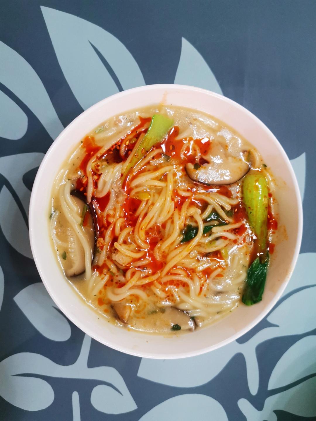简单好吃的肉丝面 连汤都喝光光