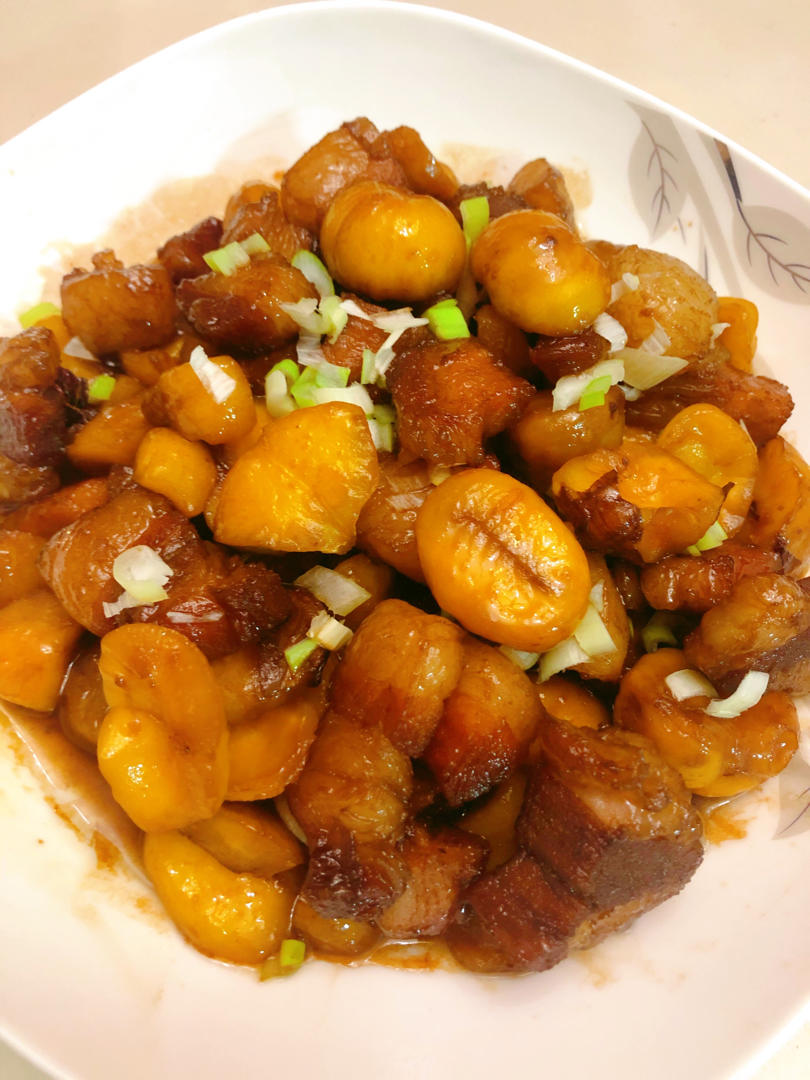 【板栗红烧肉】