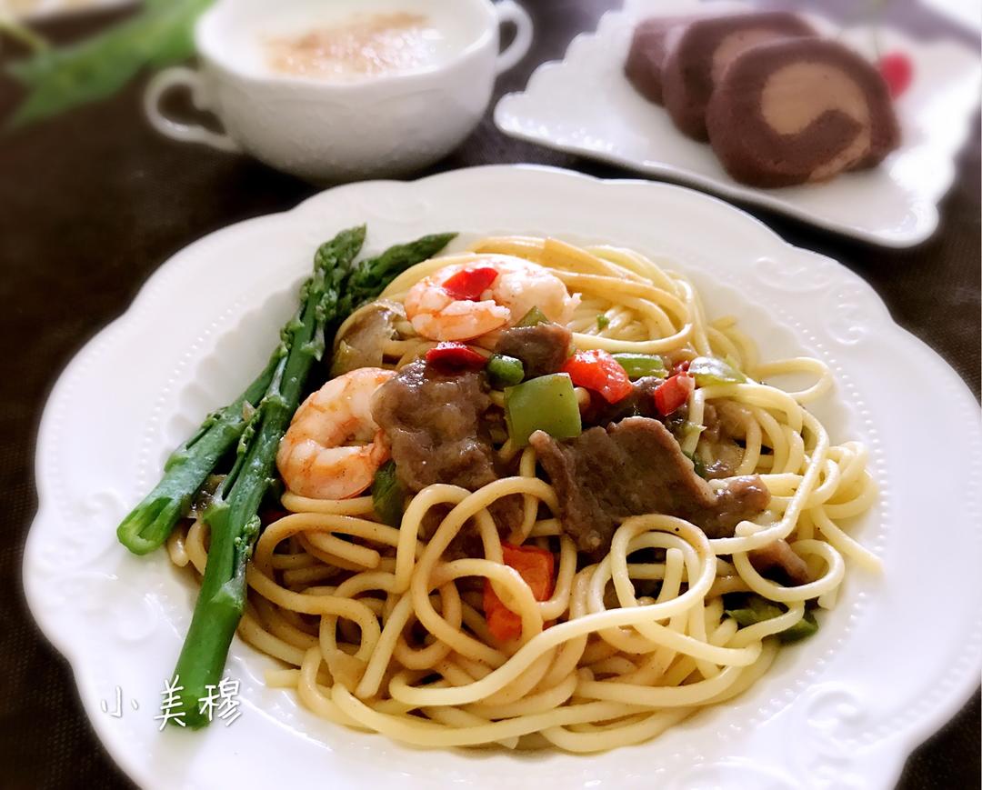 黑椒牛柳炒意面