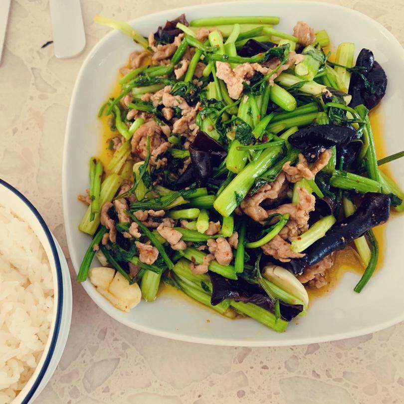 水芹菜炒肉