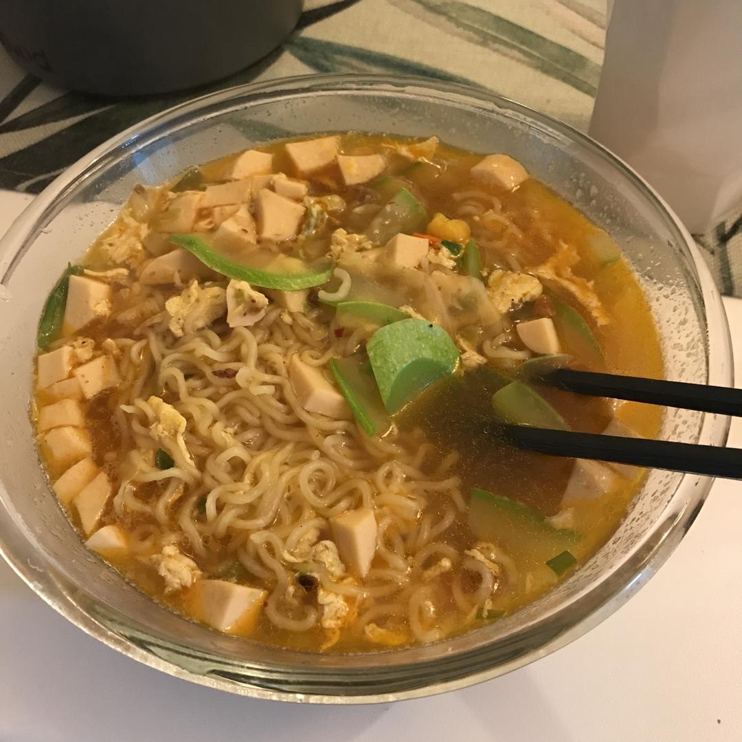 蔬菜火腿懒人方便面