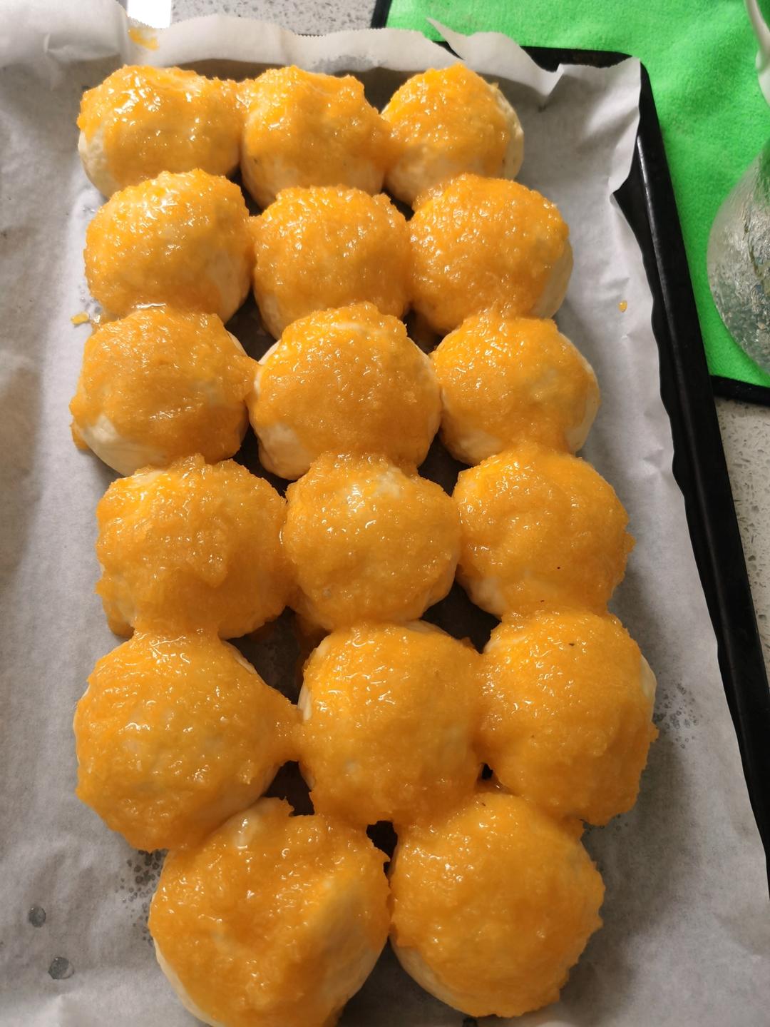 椰蓉小餐包。柔软拉丝，椰香浓郁