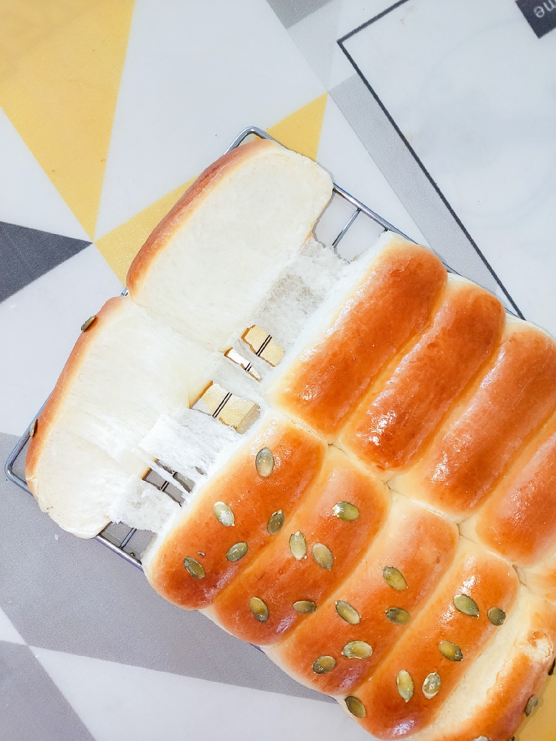 手揉面版拉丝排包(饺子粉+植物油也可以做出柔软拉丝滴面包哦)的做法