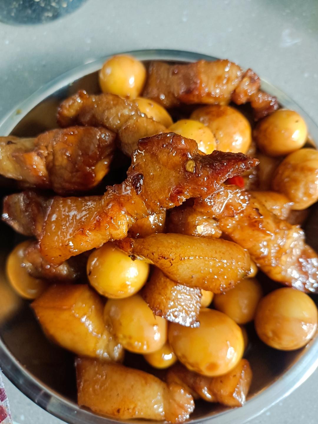 鹌鹑蛋红烧肉