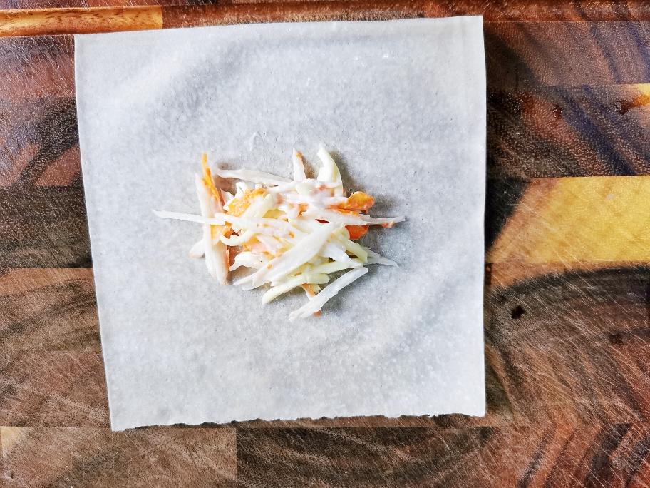 空气炸锅～芝士蟹柳春卷的做法 步骤3