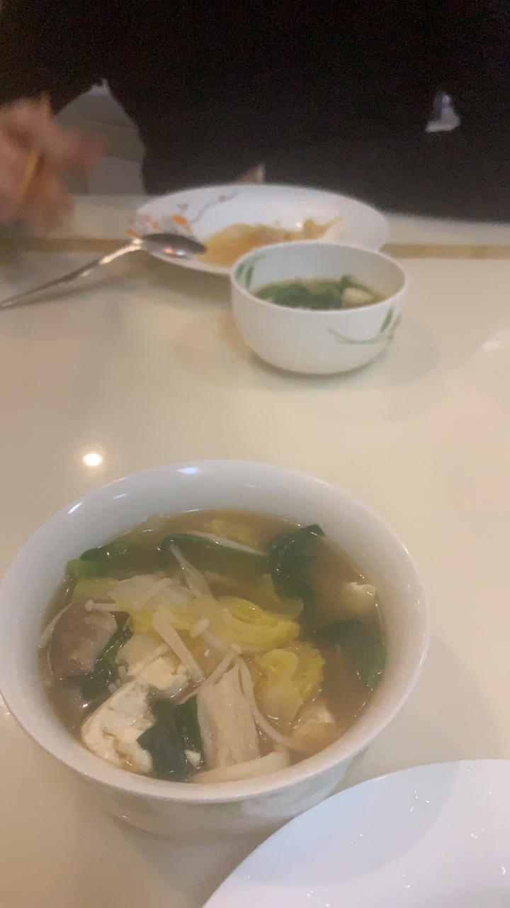 减脂白菜金针菇豆腐汤