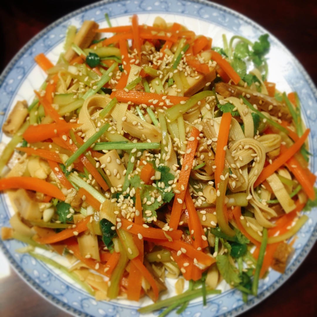 凉拌鸡蛋干