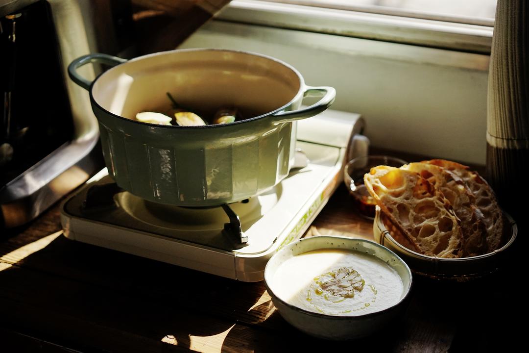 无水青口贝&花菜土豆浓汤---北鼎珐琅铸铁锅的做法