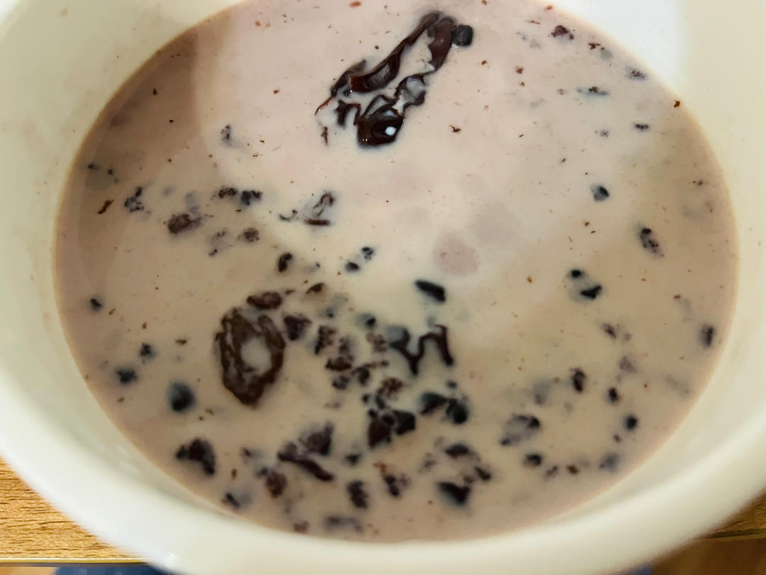 牛奶红枣黑米粥