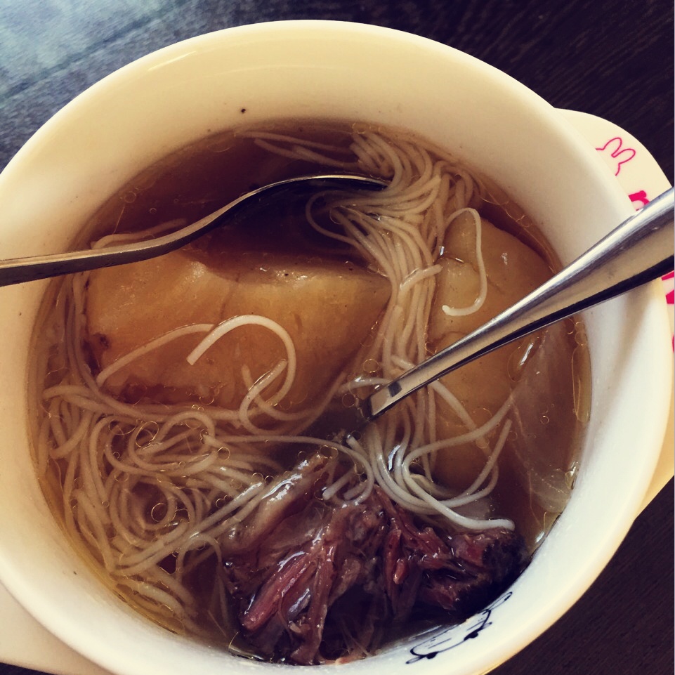 炖牛尾骨汤