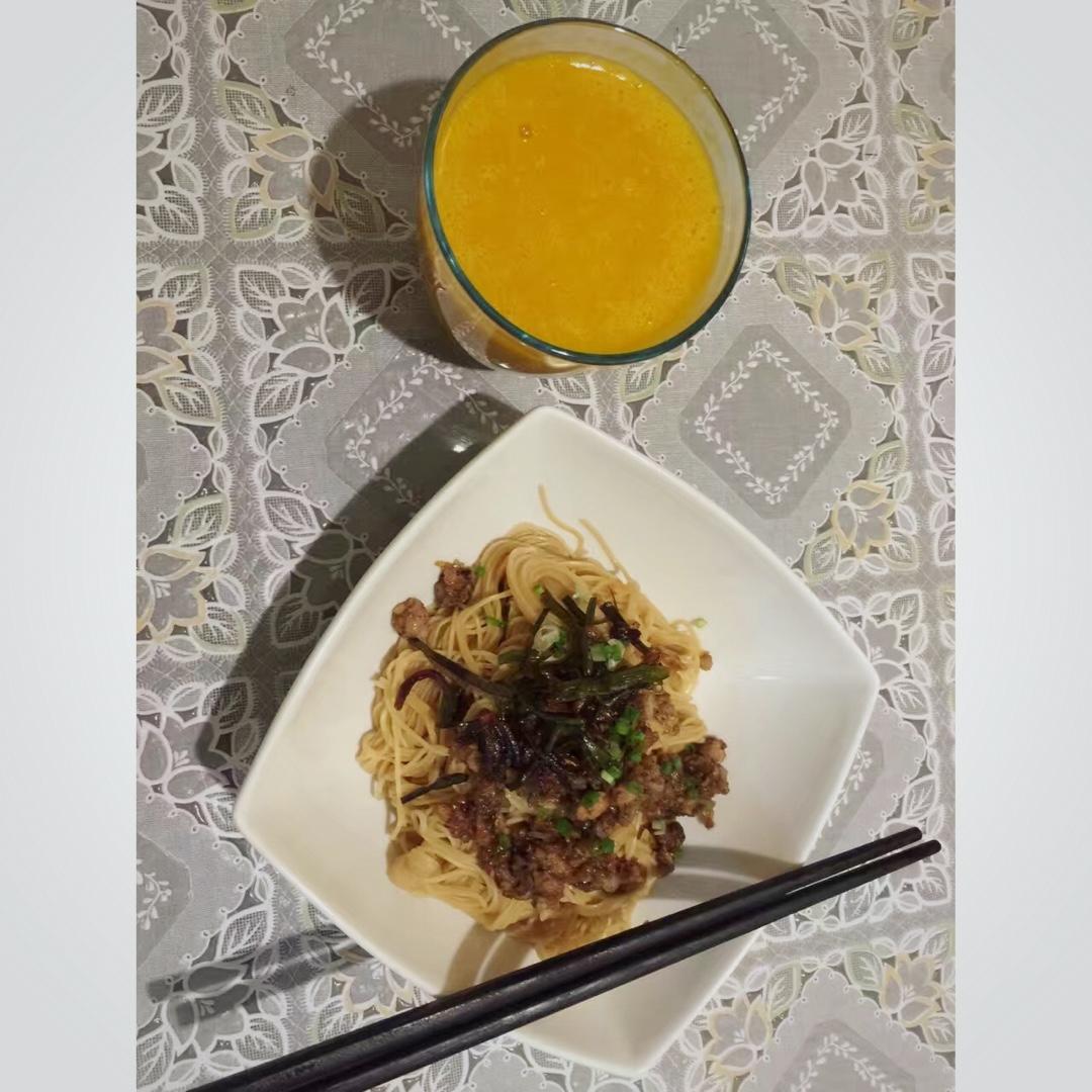 蚝油肉酱捞面配南瓜羹【曼达小馆】